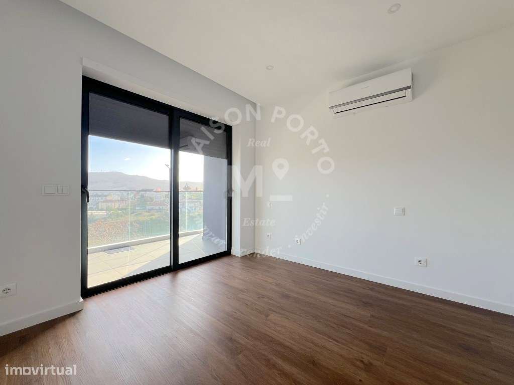 Apartamento T2 com Varanda, Suite e Lugar de Estacionamento em Água...-12