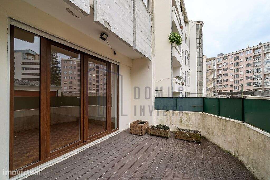 T4 com terraço e garagem box para arrendamento na Boavista - Grande imagem: 5/29