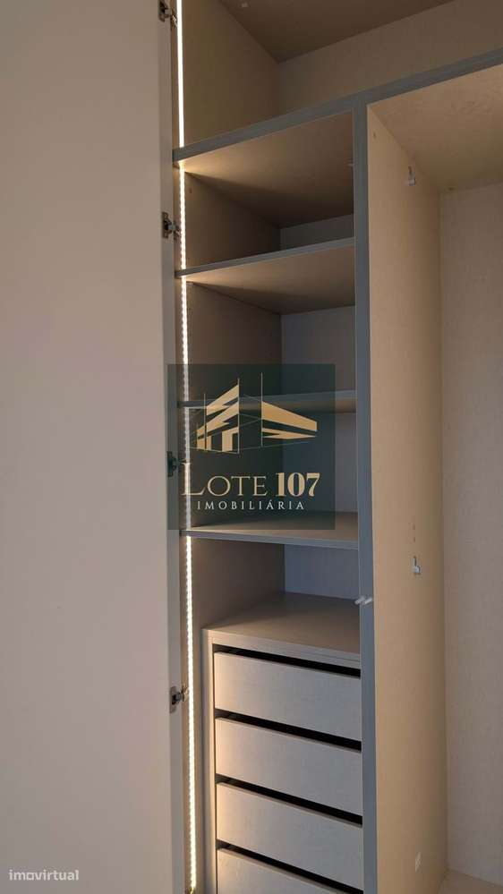 Apartamento T3 Novo em Val Flores-23