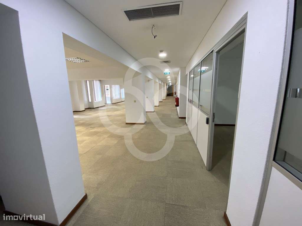 Excelente Escritório em Entrecampos com Possibilidade de Transforma... - Grande imagem: 5/52