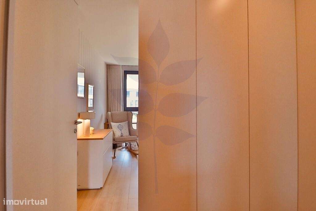 Vende-se T3 Duplex - Condominio Fechado - Como Novo - Empreendimento V-46