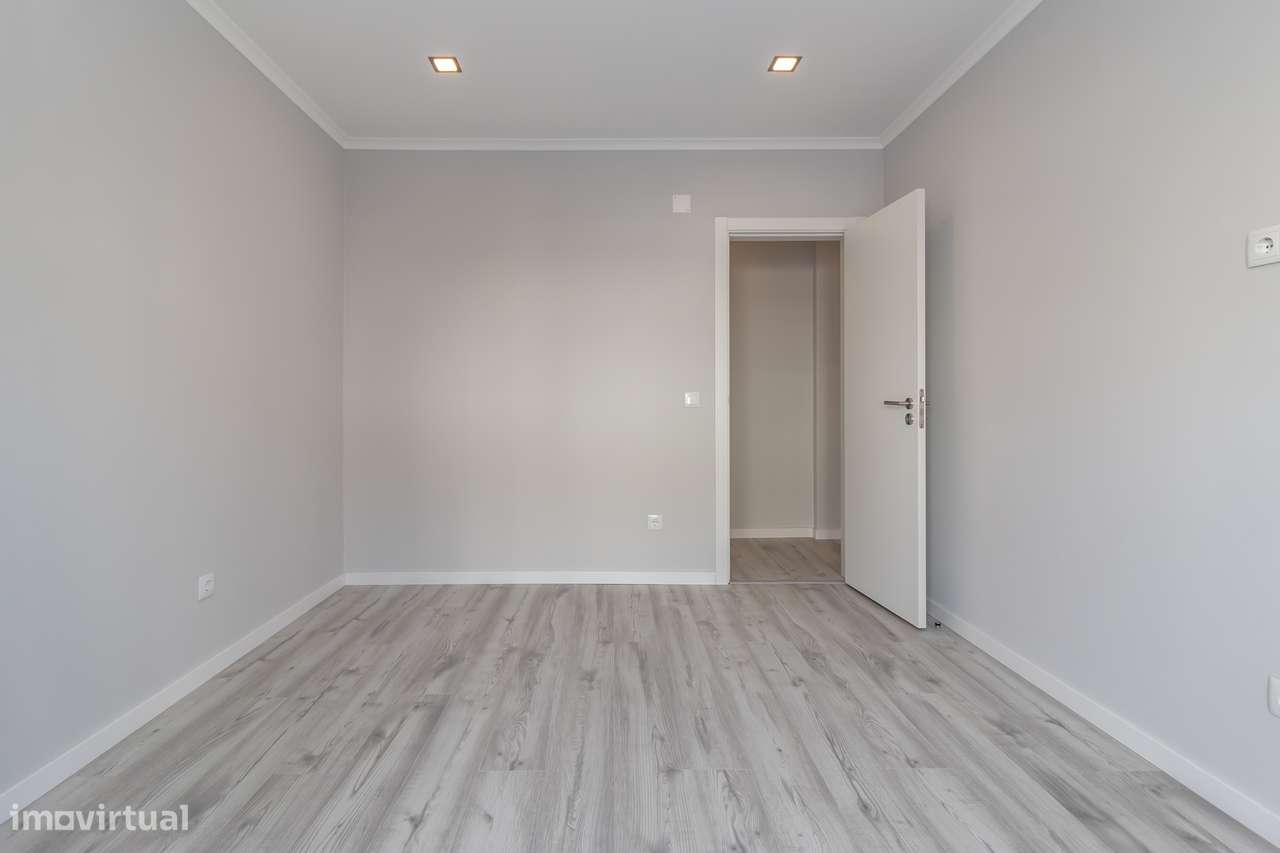 Arrendo Apartamento T2 remodelado- Casal do Marco, P Pires – 825 Eur - Grande imagem: 4/15