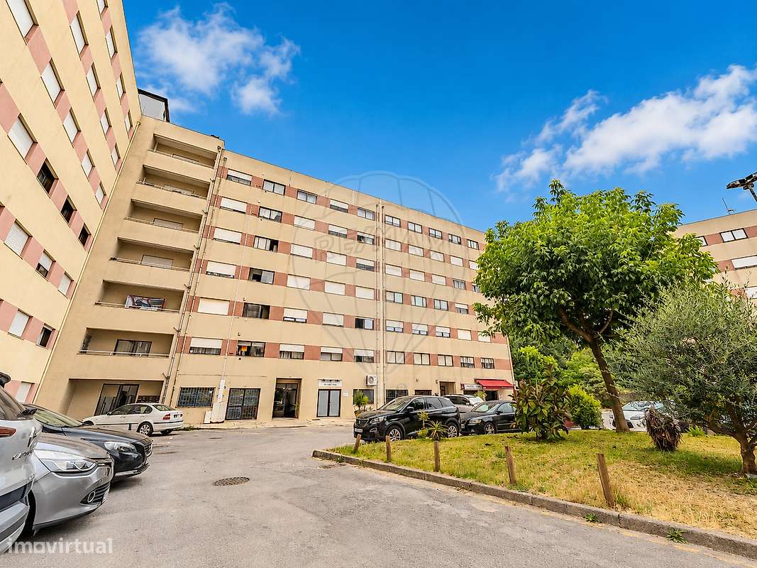Apartamento T3 Parcialmente Renovado, situado em Ferreiros, Braga-27