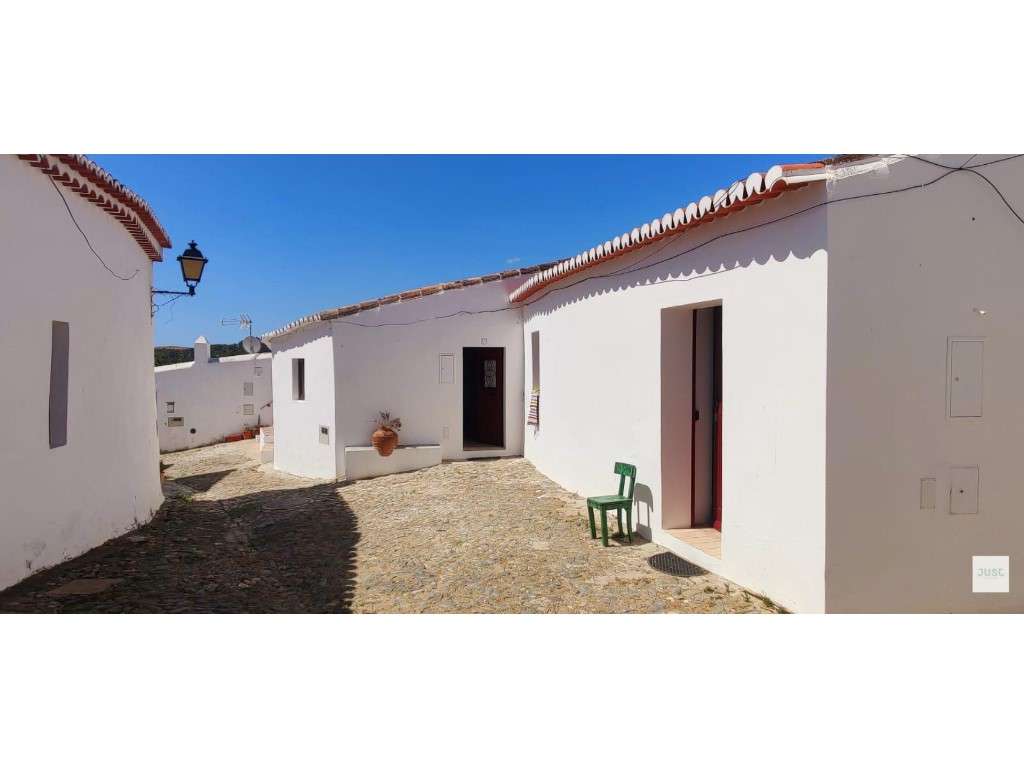 Moradia T1 centro de Mértola (vendidas juntas ou separadas)-21