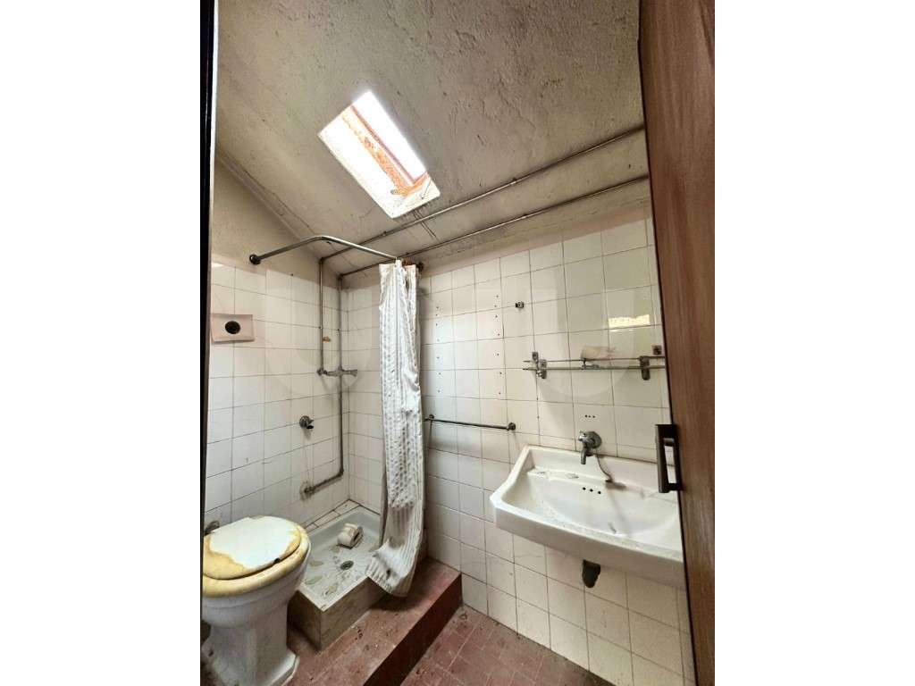 T4+2 com Varanda Panorâmica e Garagem Ampla - Conforto, Espaço e Ve...-24