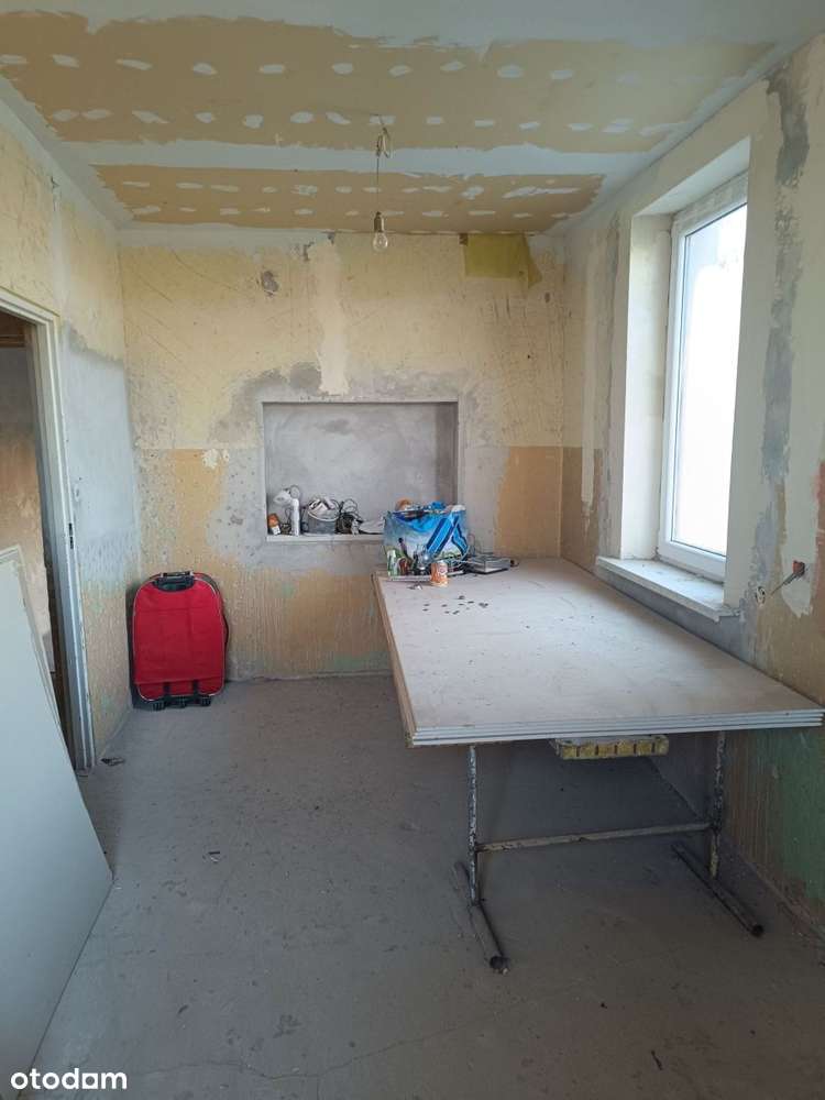 Dom z dwoma niezależnymi mieszkaniami.-1