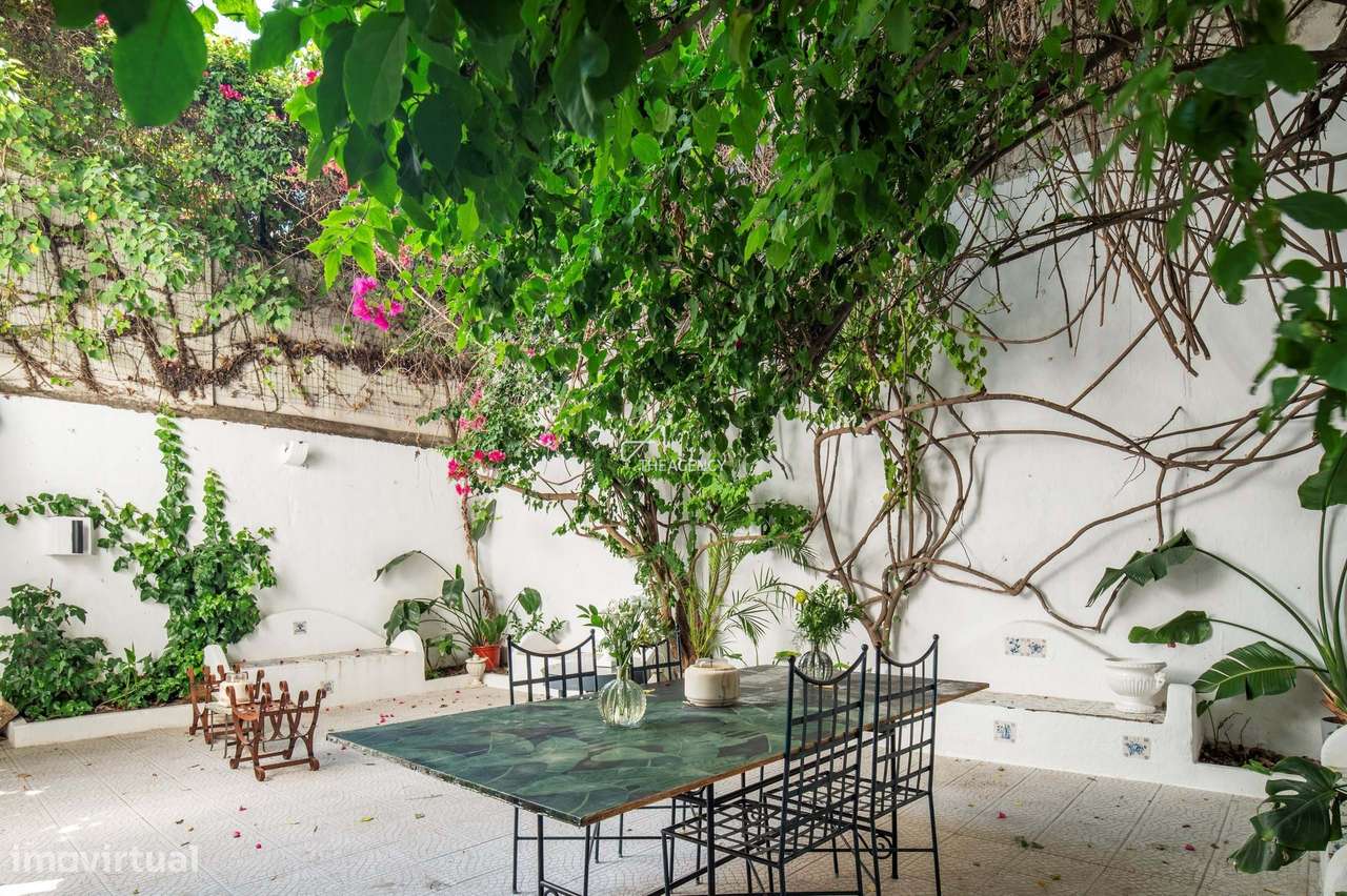 Encantador Apartamento com Jardim Privativo à Venda no Chiado - Grande imagem: 2/40