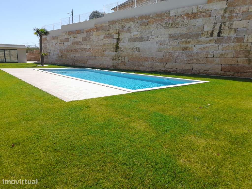 Vivenda T4+1 na praia do Areal com piscina.-4