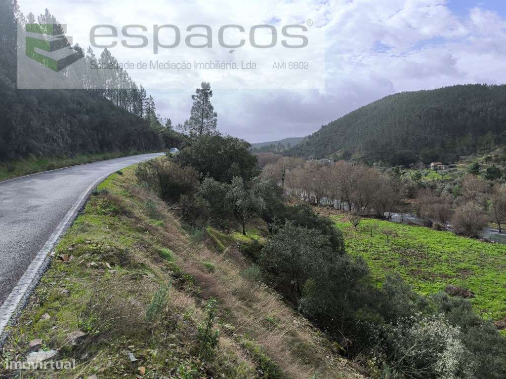 Terrenos a confinar com ribeira - Pomar-10