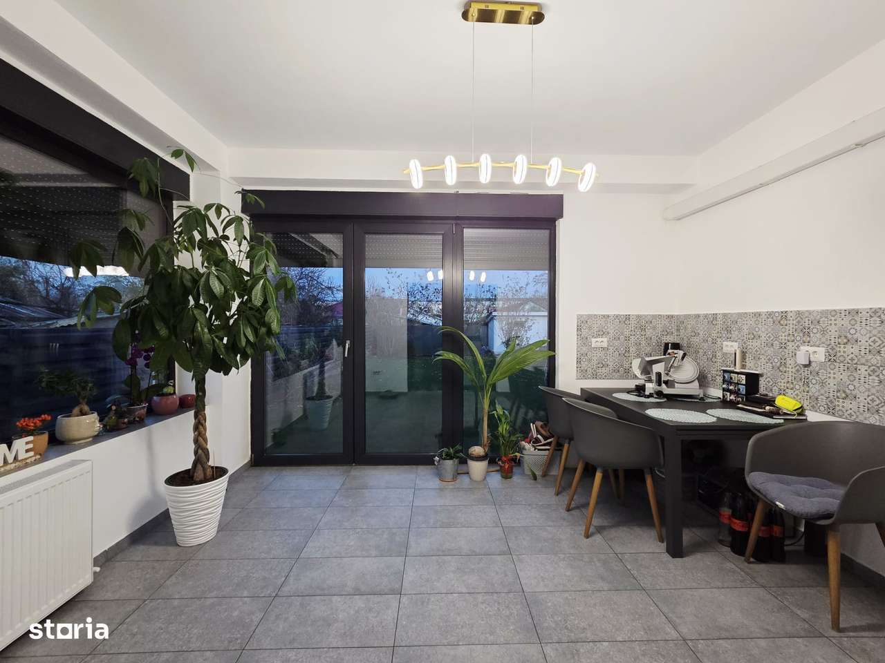 Proprietate modern finisata mobilata si utilata situata in oras-13