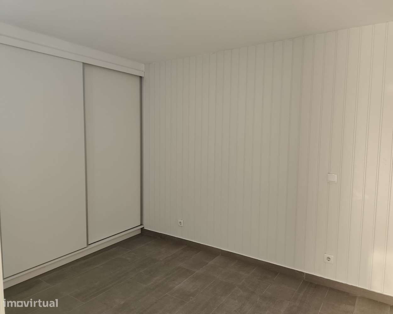 T1 em banda com acessibilidade e boa localização - Grande imagem: 4/6