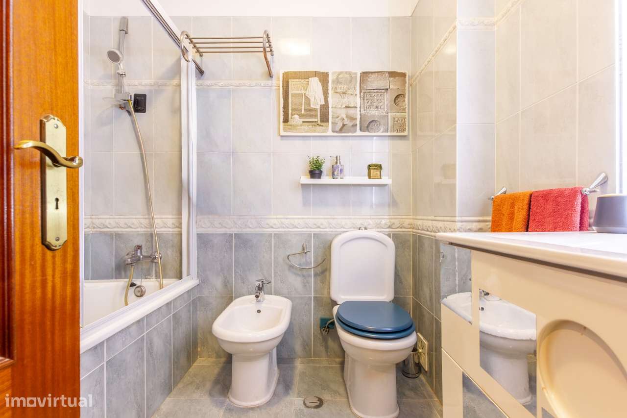 Apartamento T2 na Quinta do Conde com Varanda-10