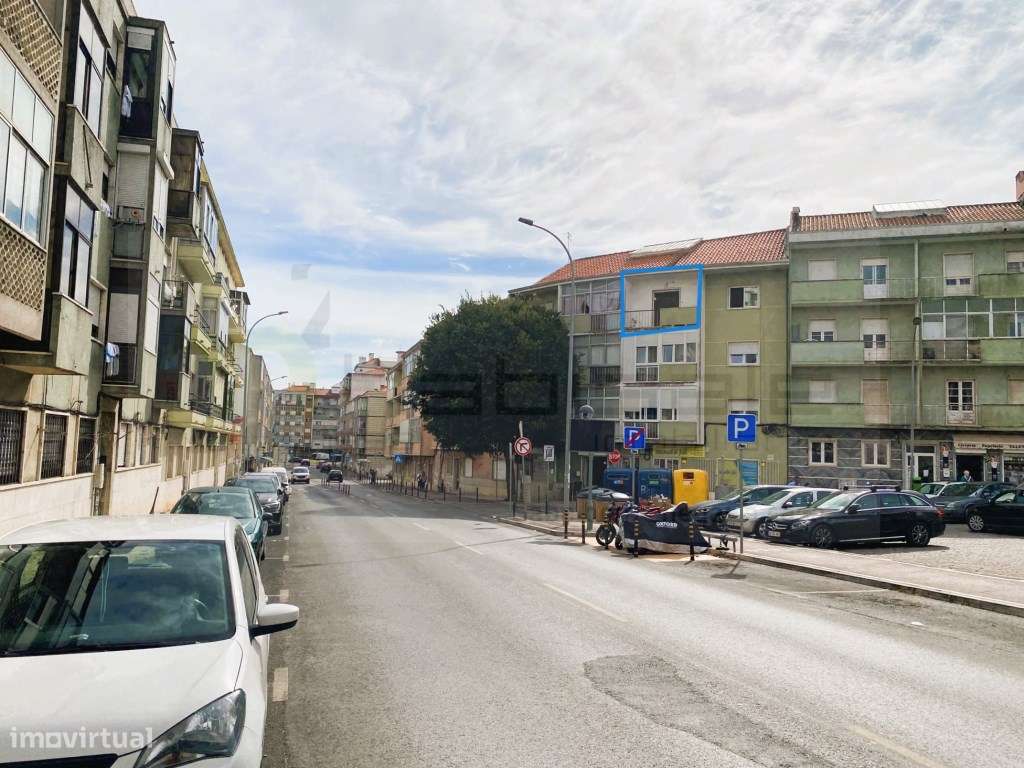 T2 com Varanda Totalmente Remodelado - Mina Amadora-1