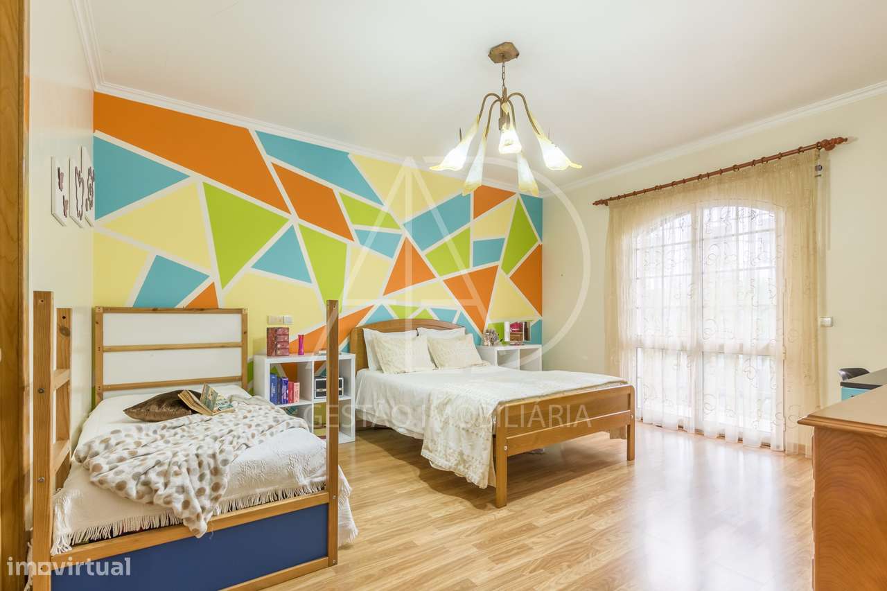 MORADIA T5+1 EM SANTO ANDRÉ, BARREIRO-28