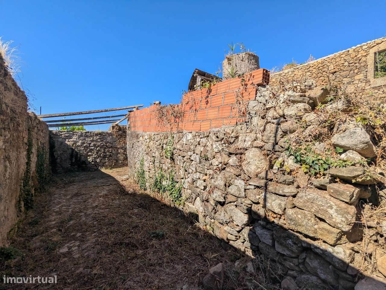 Duas moradias com área de construção de 382m2, Pedrógão Grande-22