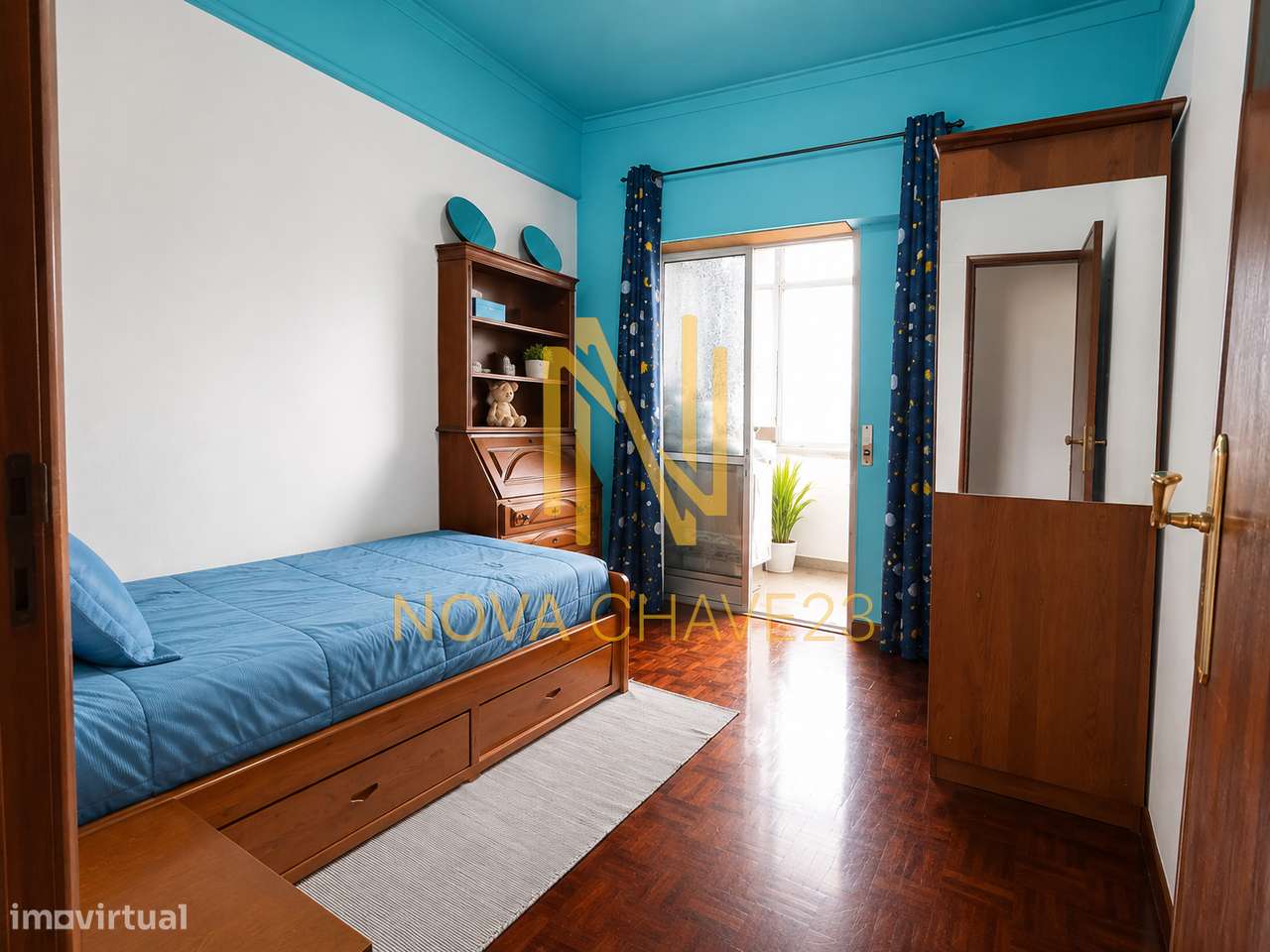 Apartamento T2 na Av. Bons Amigos | 9.º Andar | Varandas Fechadas-23
