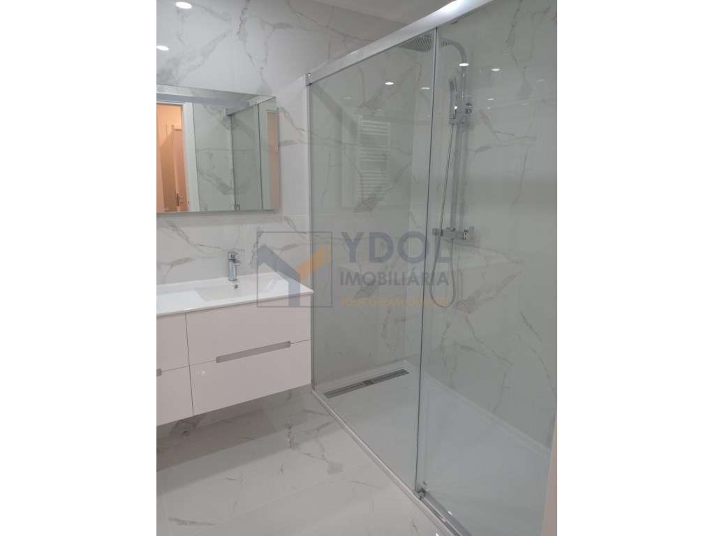 Apartamento T5 Duplex | Garagem Incluída | Montijo-13
