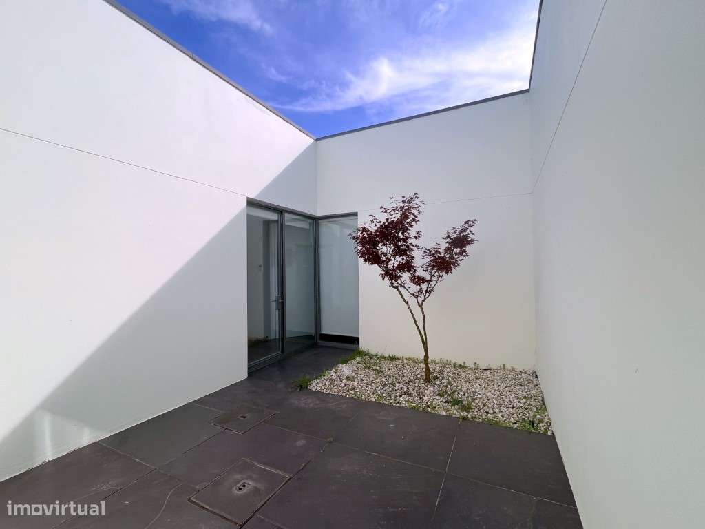 Moradia com a assinatura de Eduardo Souto Moura perto de Óbidos e d... - Grande imagem: 5/47