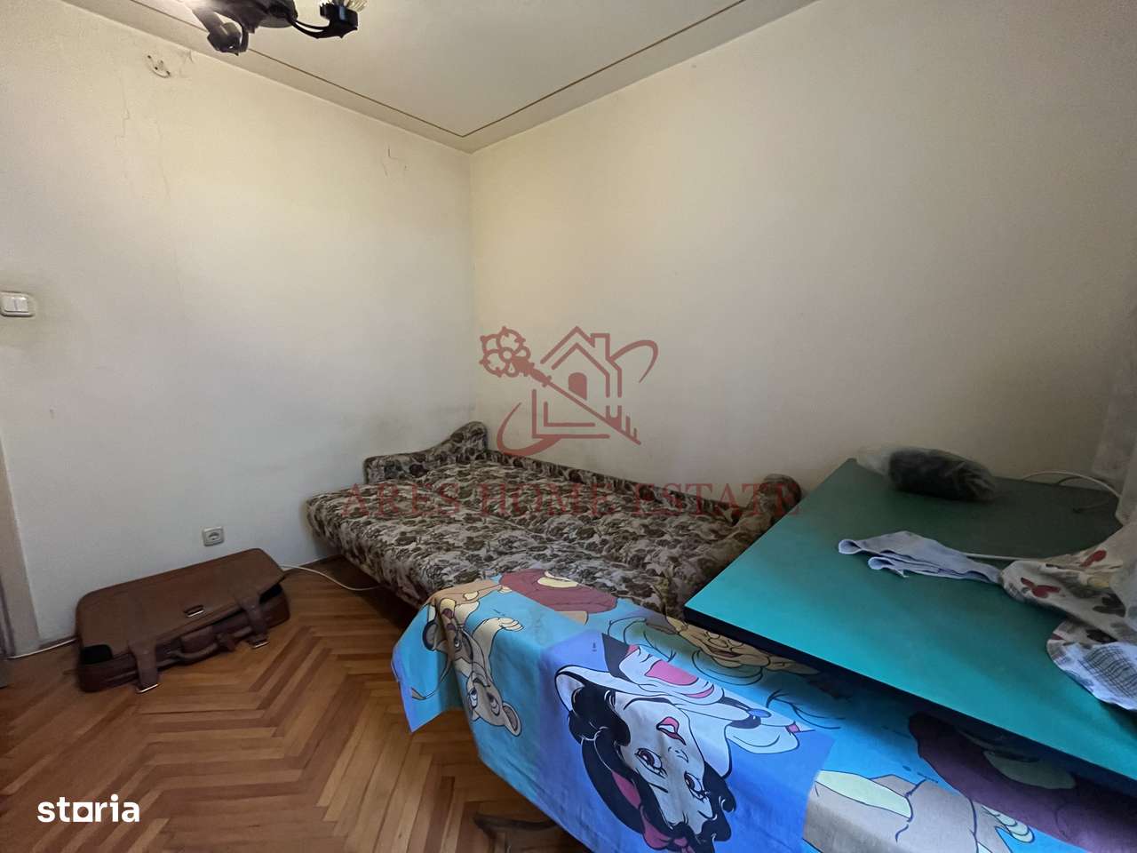 Etaj 1, 3 camere, spatios, 2 băi, centrală proprie – zonă excelentă-8