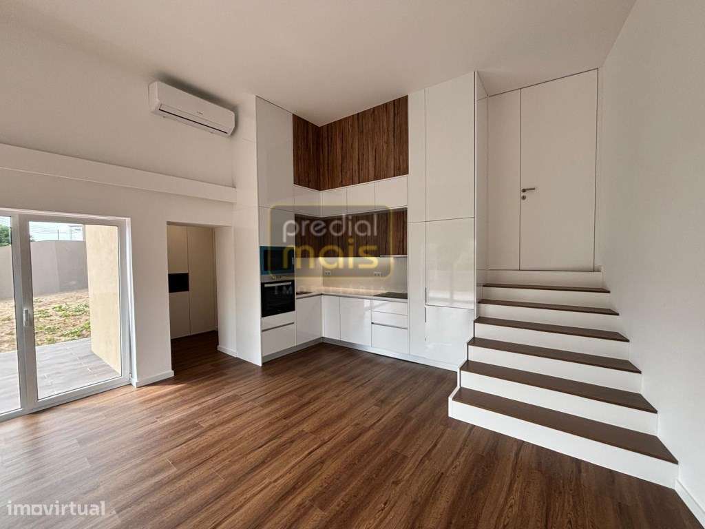Moradia Individual T2 Remodelada com Jardim em Mouquim - Vila Nova ...-8
