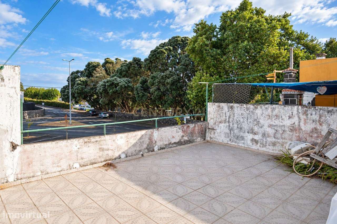 Moradia T5 com Garagem a 900 m da Praia do Pópulo-23