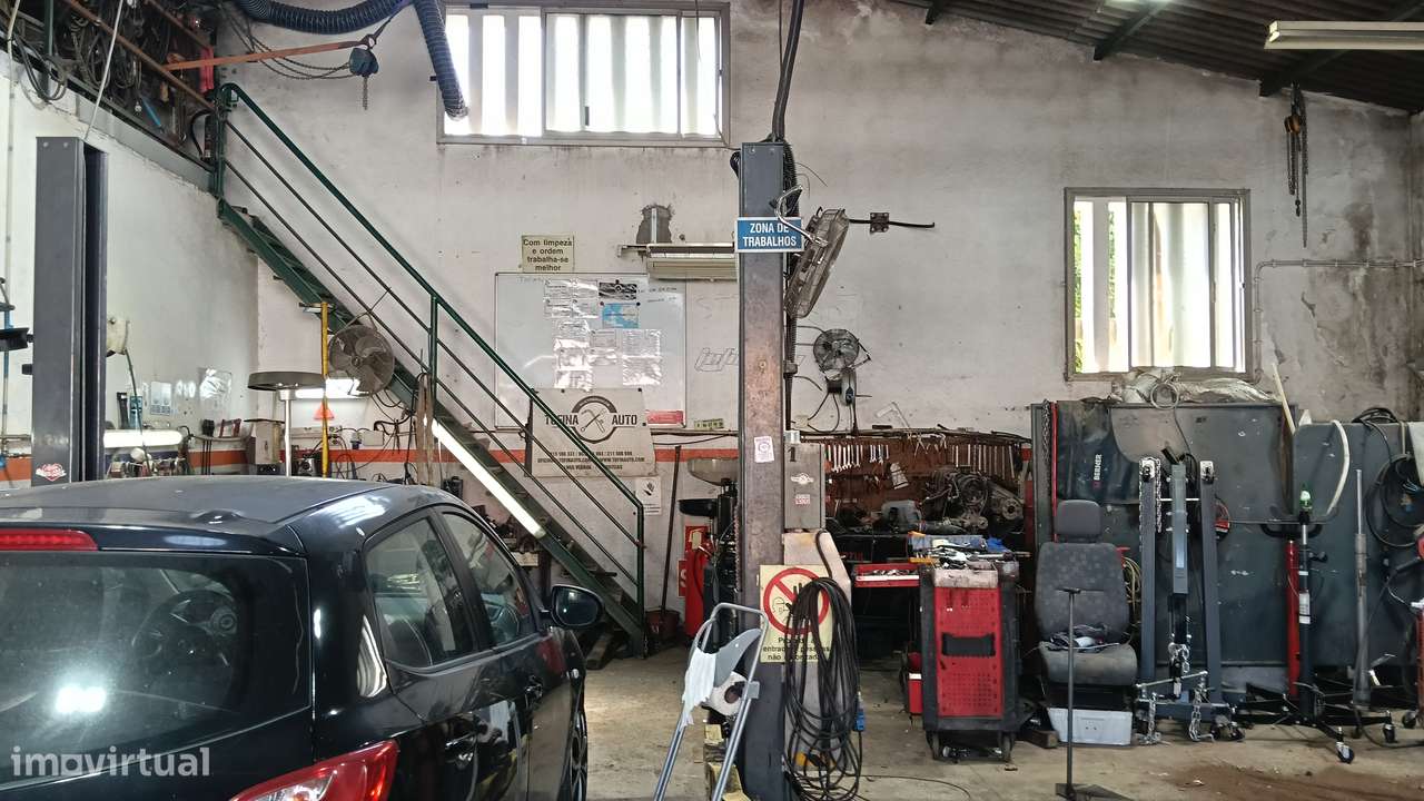 Armazém | Diversas utilidades, inserido em lote de 251 m2-12