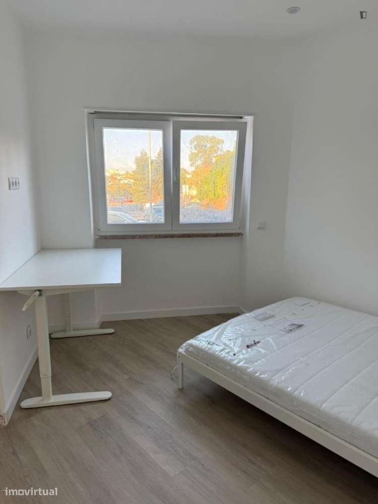 Quarto - localizado em Oeiras Lisbon - Grande imagem: 2/7