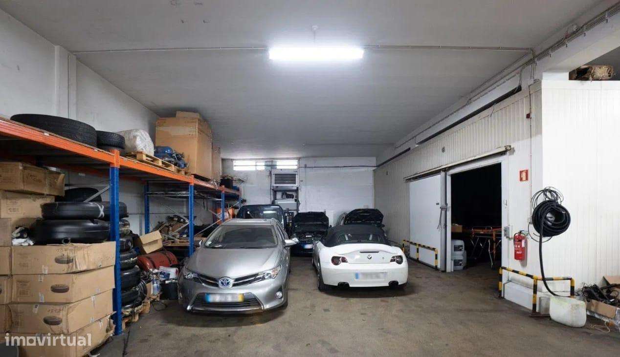 Armazém em Grijó – Versatilidade, Espaço e  Localização...-10