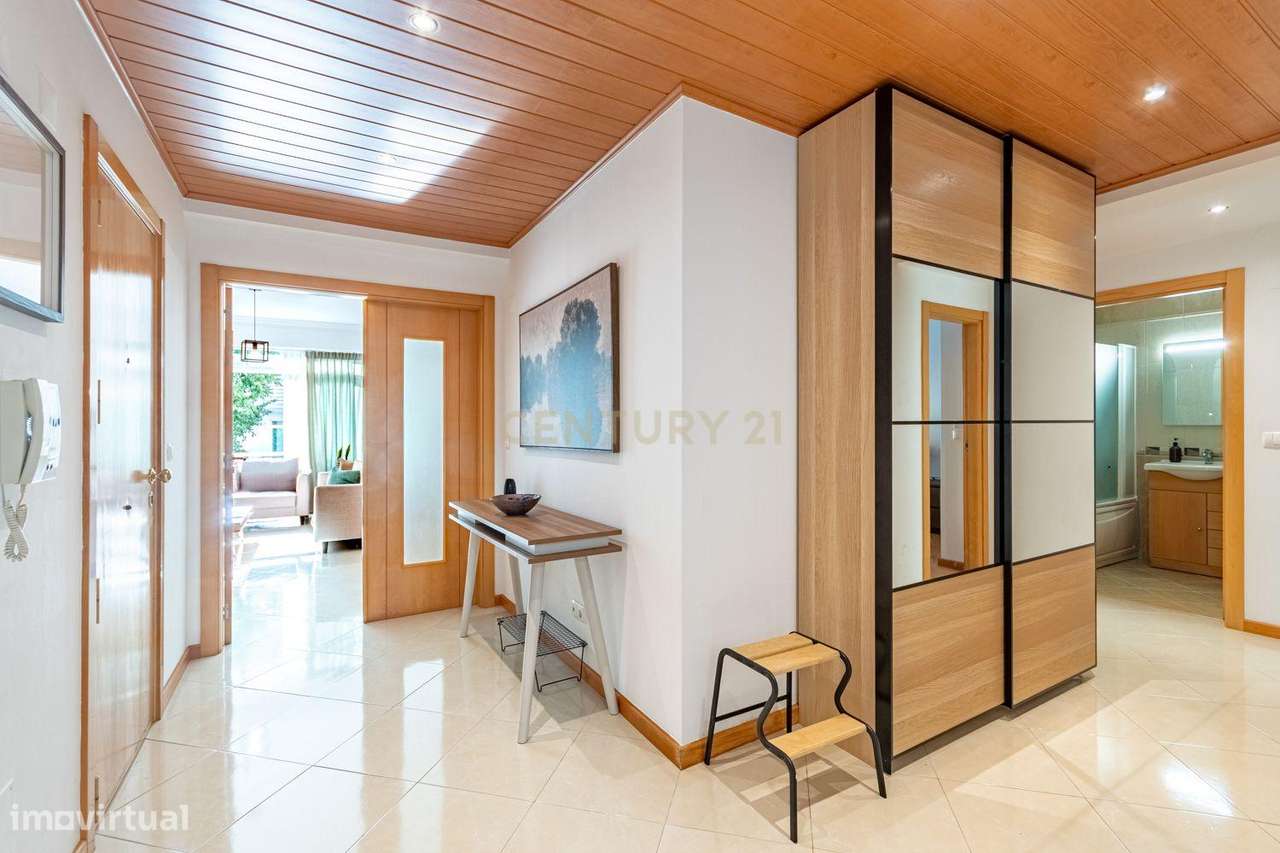 T3 em excelente estado com box de 41 m² e lareira | Vialonga-5