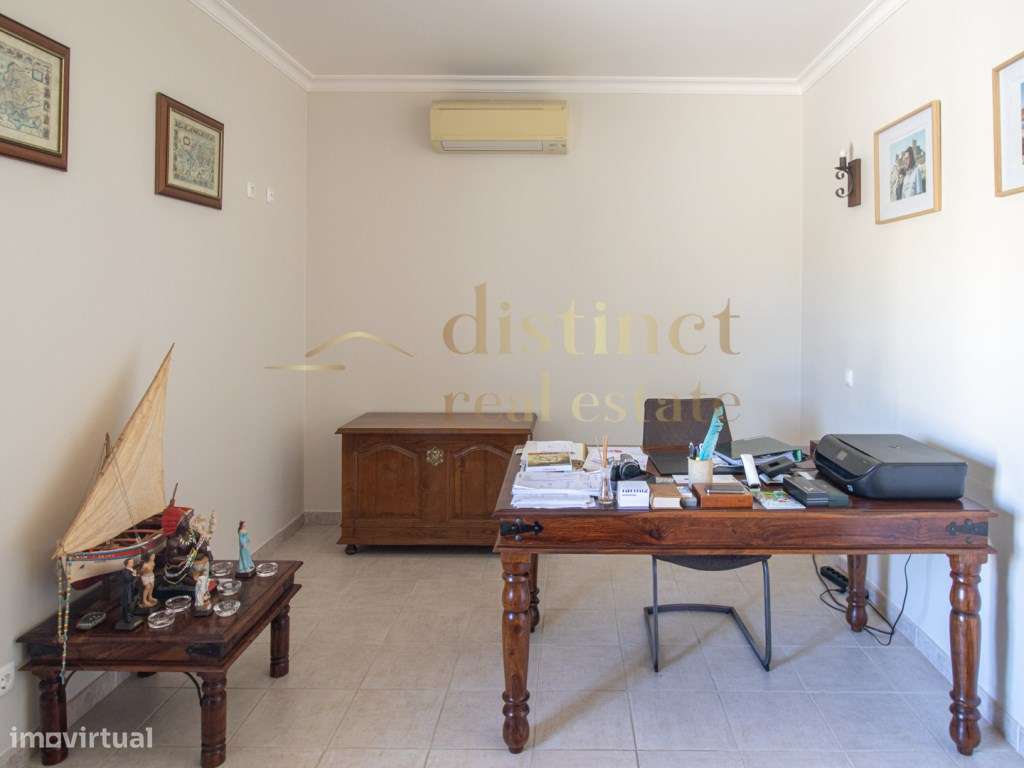 FANTÁSTICA/MORADIA EM BANDA/COM 4 QUARTOS/JARDIM & PISCINA/A APENAS...-11