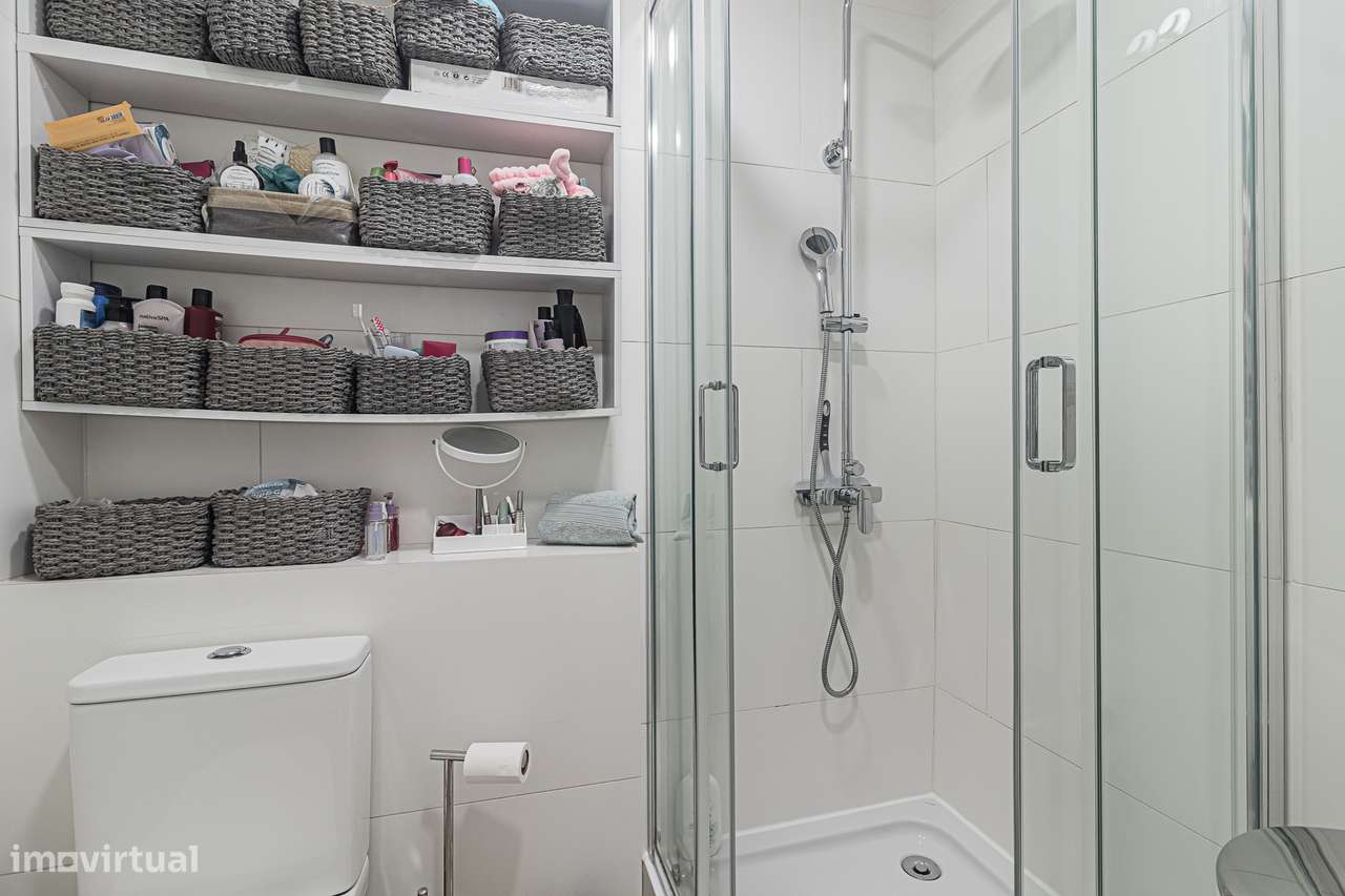 Apartamento T3 remodelado em prédio com elevador, Corroios-27
