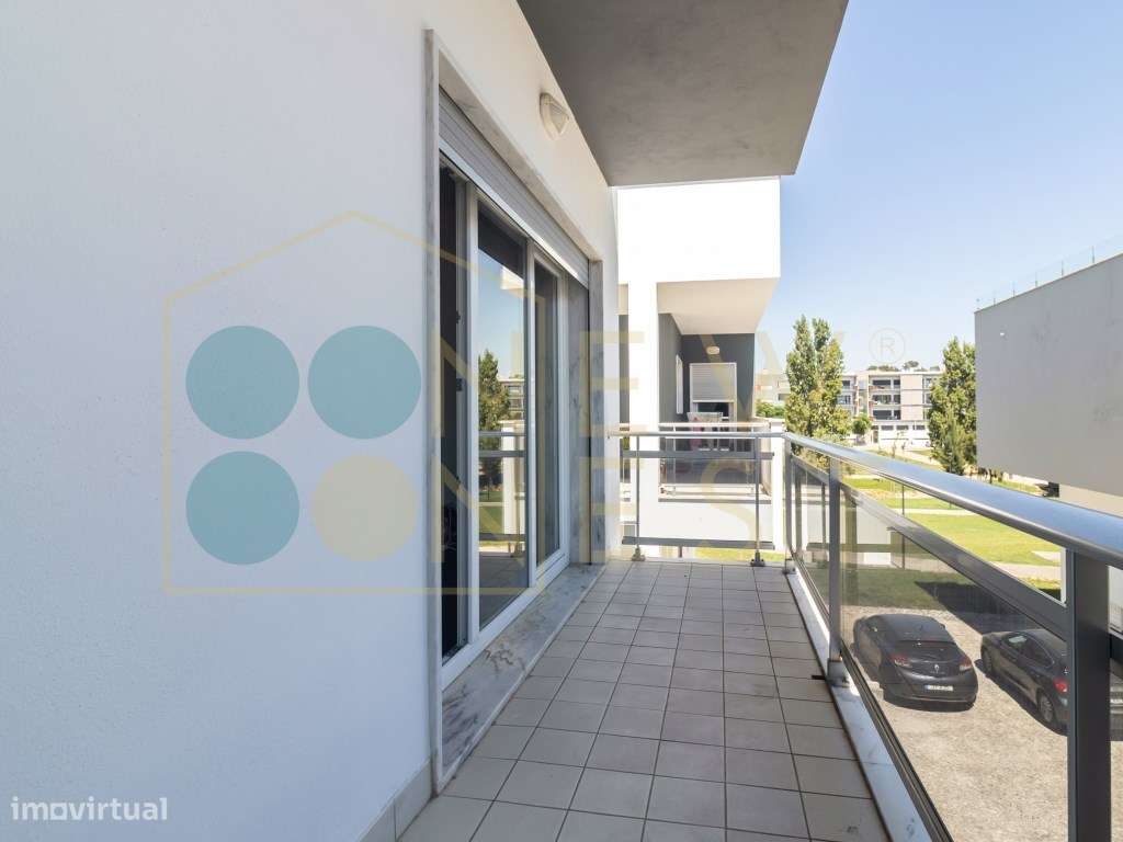 Apartamento T4 com Terraço, 3 varandas, 2 Parqueamentos e Arrecadaç...-28