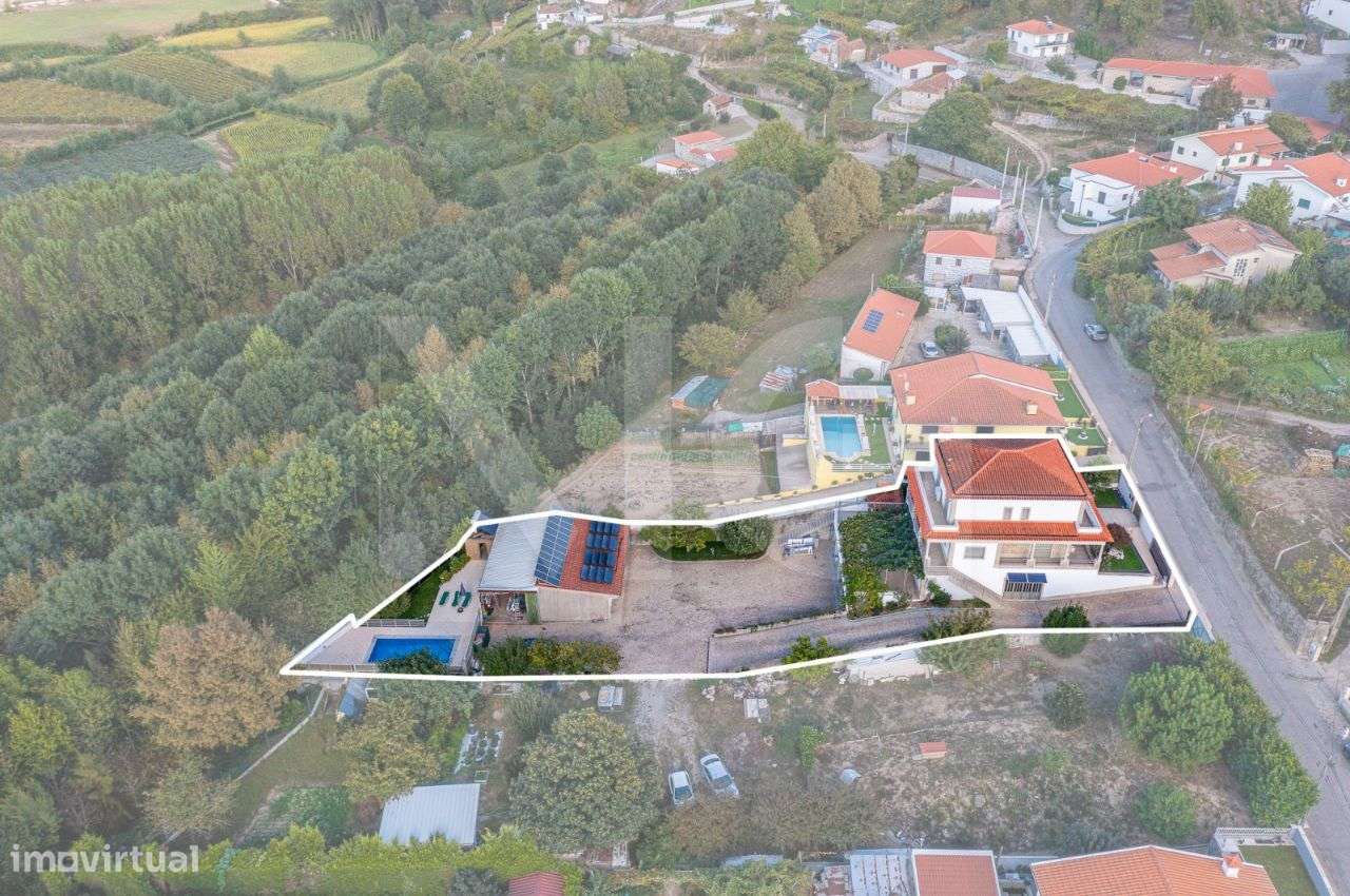 Moradia T3, com Varanda, jardins e Piscina em Felgueiras-5