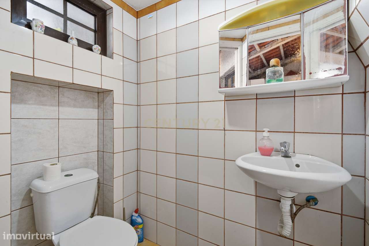 Moradia T4 com Espaço Exterior e Garagem na Aldeia Gavinha-18