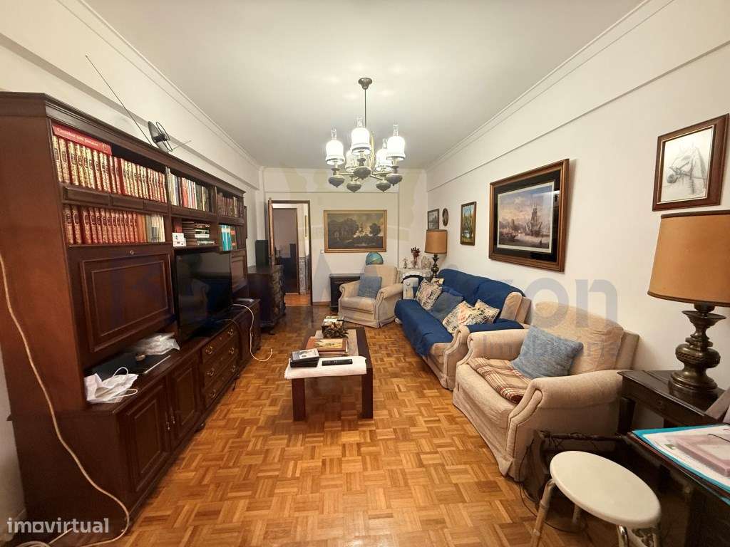 Vende-se Fantástico T3 no centro de Mem Martins-10