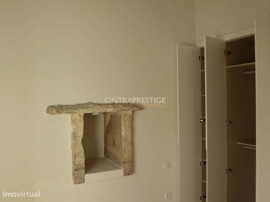 Moradia T2 totalmente recuperada em Almoçageme-18