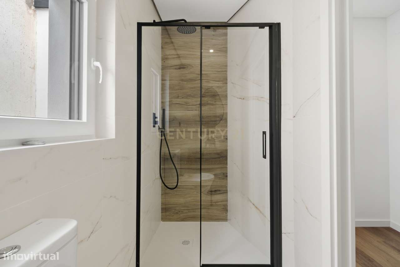 Moradia Renovada com Jardim, no Sarge-18