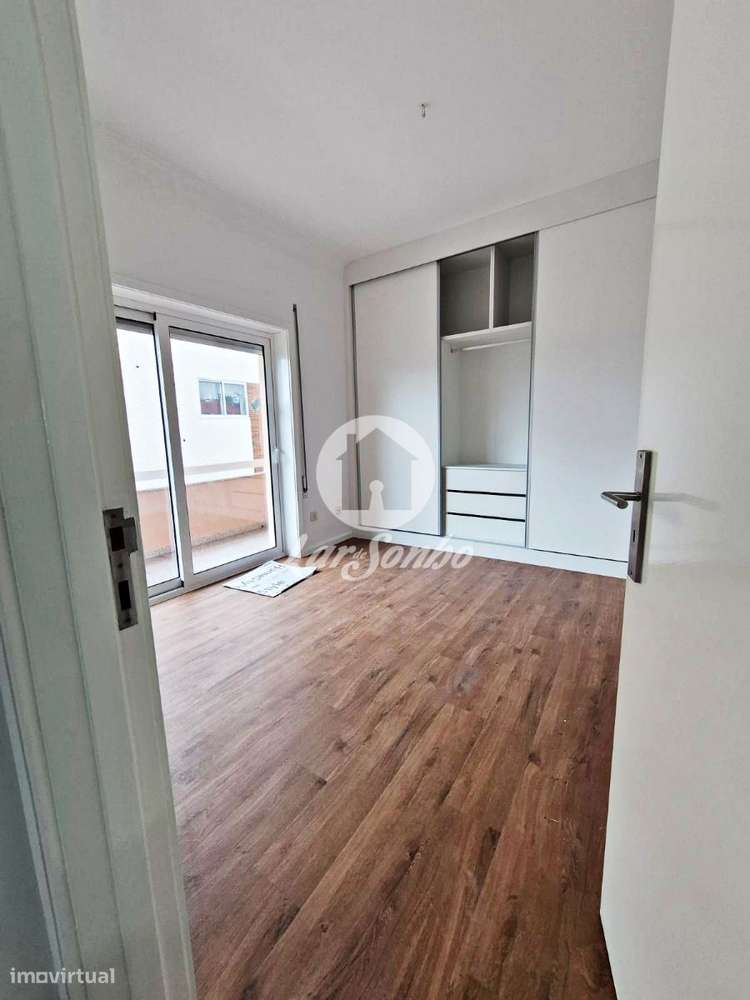 Apartamento T3, totalmente renovado, com Box, Águas Santas, Maia-11