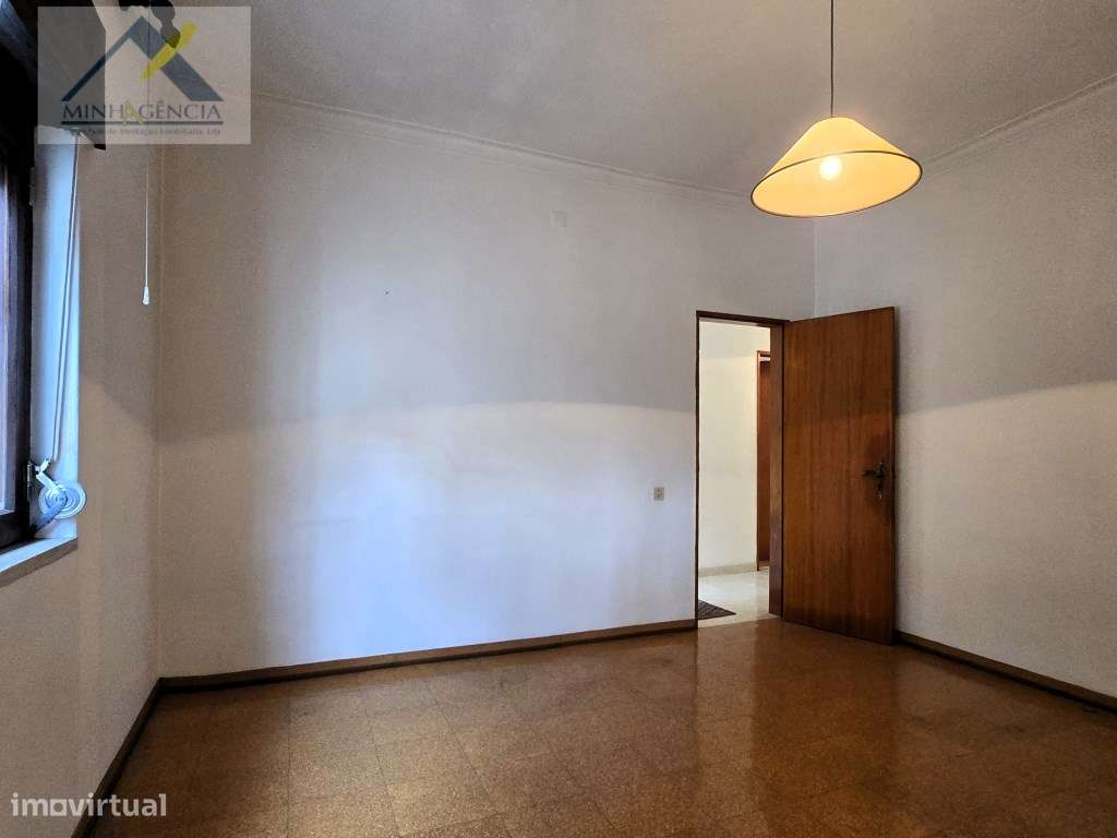 Moradia isolada com garagem na Quinta do Conde-13