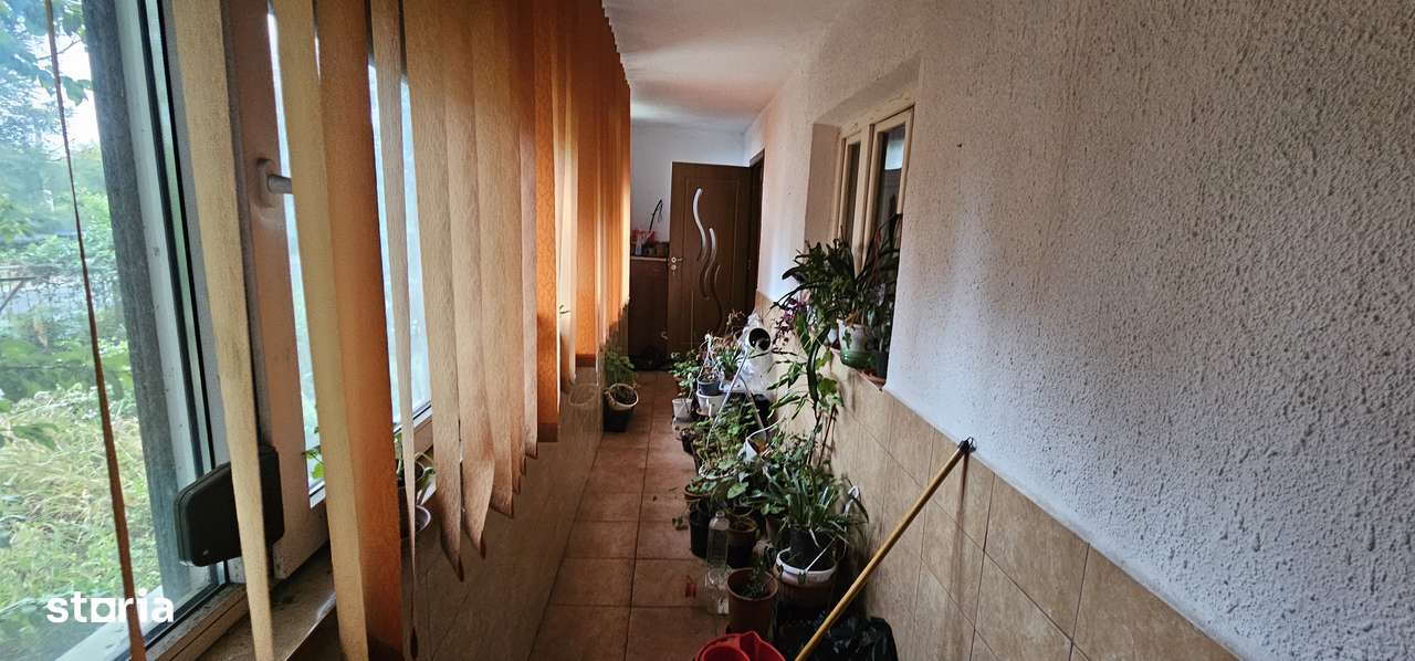Apartament cu 3 camere decomandat zona Nicolina prima stație Podul ros-6
