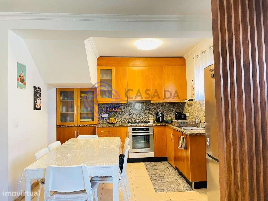 Moradia com Terraço, Churrasqueira e Vista Desafogada – Perto da Praia - Grande imagem: 3/21