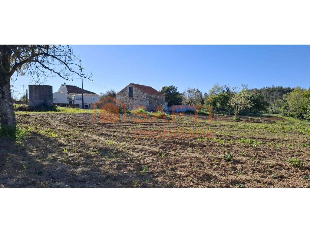 Casa para reconstrução em aldeia tranquila - Grande imagem: 2/8