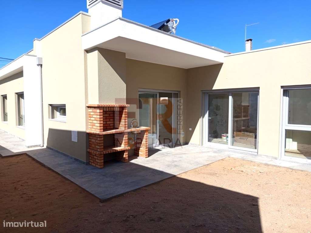 Moradia Isolada Térrea T3+1 'PRONTA 'Fernão Ferro - Grande imagem: 4/28