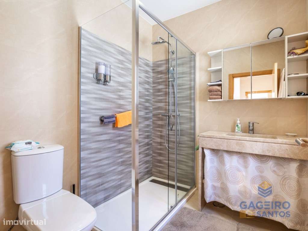 Moradia com piscina e terreno em São Martinho do Porto-36