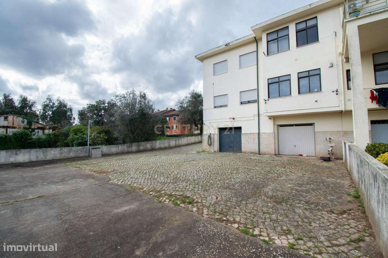 Moradia Exclusiva no Coração dos Olivais – Conforto, Espaço e Tranquil-18