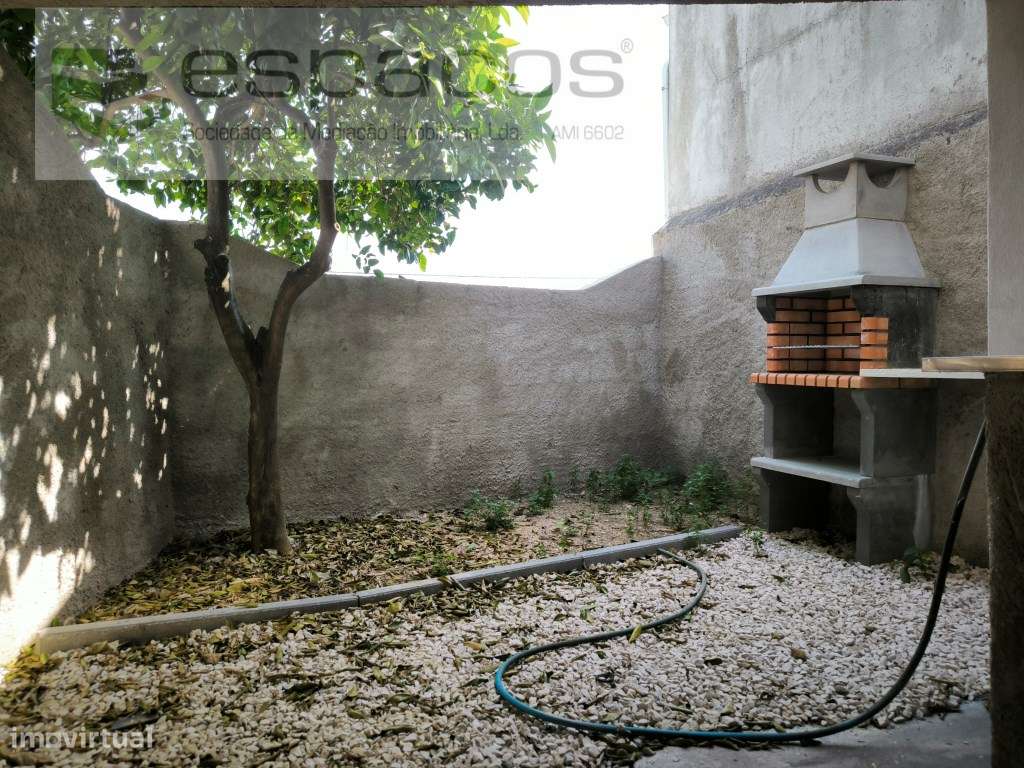 Moradia V2 e terreno para construção - Salgueiro do Campo-9