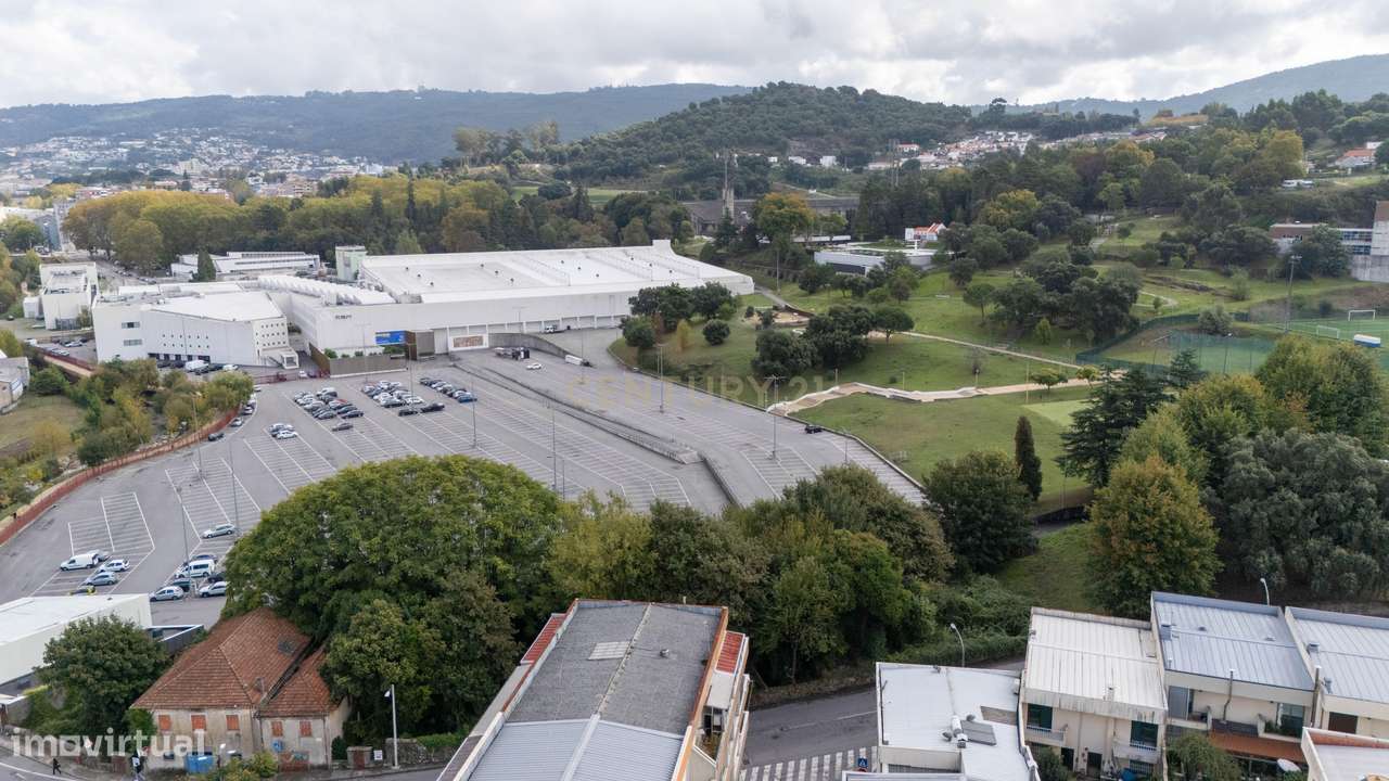 Terreno para um hotel de 70 quartos com um segundo edifício para servi-10
