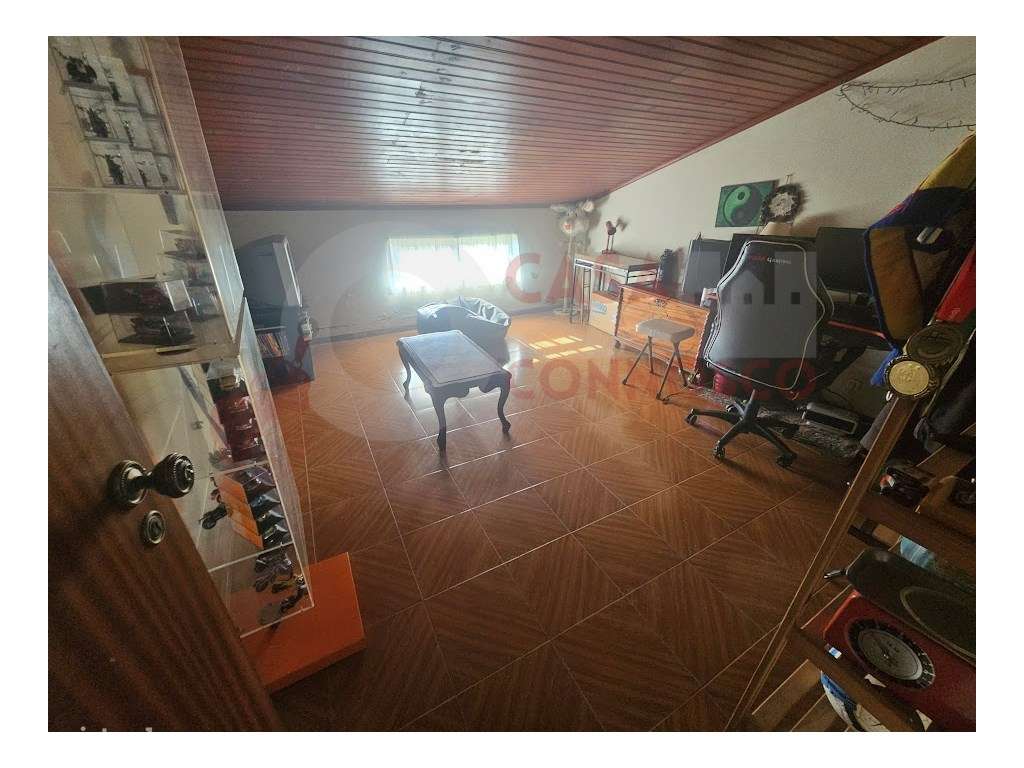Moradia T3+T2 com garagem e jardim.-33