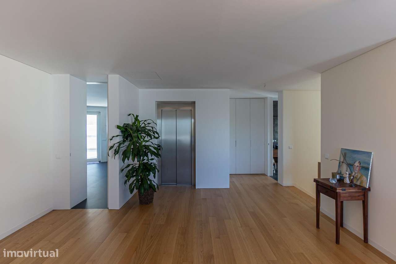 Moradia T3, em Leça da Palmeira na 1ª Linha de Mar-22