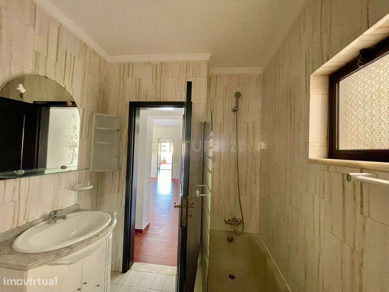 Exclusivo Apartamento T2 - Quarteira - Lugar de Garagem - Varandas - P-24